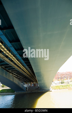 Puente De La Cartuja und den Fluss Rio Guadalquivir, Sevilla, Andalusien, Spanien, Europa Stockfoto