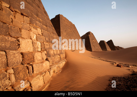 Die Pyramiden von Meroe, Sudan beliebtesten touristischen Attraktion, Bagrawiyah, Sudan, Afrika Stockfoto