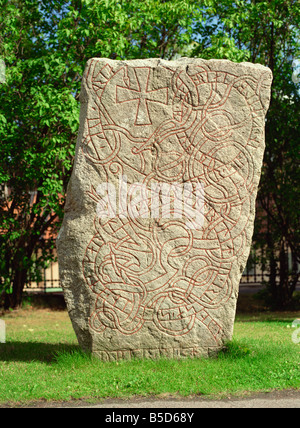 Runenstein im Gelände der Kathedrale von Uppsala Schweden Skandinavien Europa Stockfoto