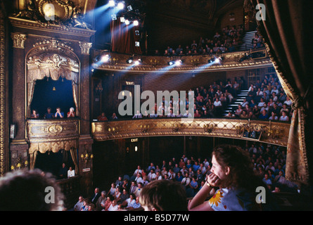 Das Publikum in das Theatre Royal Haymarket, London, England, Europa Stockfoto