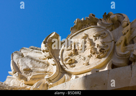 Dusty über dem Haupteingang der Palast der Großmeister Manoel de Vilhena in Mdina, Malta. Stockfoto