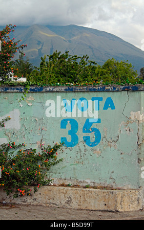'Vota 35' Graffiti, Panamerican Highway, Ecuador Stockfoto
