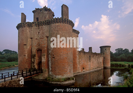 Caerlaverock Castle aus dem 13. Jahrhundert, in der Nähe von Dumfries, Dumfries and Galloway, Schottland, Europa Stockfoto