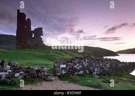 Ardwreck Burg, am Ufer des Loch Assynt, Sutherland, Hochlandregion, Schottland, Europa Stockfoto