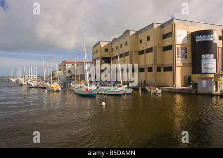 BELIZE Stadt BELIZE Angelboote/Fischerboote im Belize Hafen an der Mündung des Haulover Creek Stockfoto