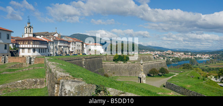 Portugal, Minho, Valenca Minho von der Stadtmauer, der spanischen Stadt Tui am anderen Ufer des Flusses Minho Stockfoto