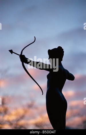 Statue in der Abenddämmerung Hyde Park London England England Europa Silhouette Stockfoto