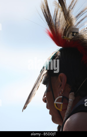 Eine Reife männliche Native American Menomonee indische Tänzer bei einem Powwow am Seeufer Indian Summer Festival Wisconsin Milwaukee Stockfoto