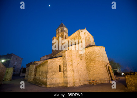 Grignan Schloss. Dämmerung der Nacht Zeit. Fluter blauer Himmel Mond Horizontal81127 Grignan Stockfoto