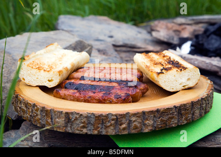 Grill, Würstchen mit baguette Stockfoto