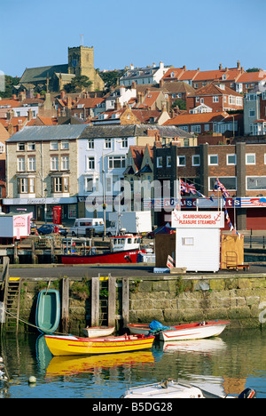 Die Strandpromenade von Scarborough, der beliebte Badeort an der Küste von North Yorkshire, England, Europa Stockfoto