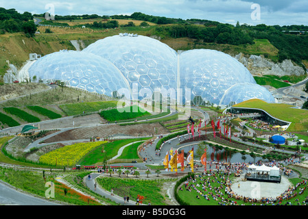 Feuchten Tropen Biom im Eden Project, in der Nähe von St Austell, Cornwall, England Stockfoto