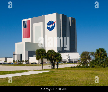 DAS SPACE SHUTTLE SETZT SICH HIER AM S KENNEDY SPACE CENTER IN FLORIDA IM VEHICLE ASSEMBLY BUILDING Stockfoto