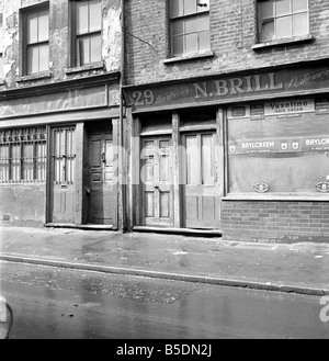 Jack the Ripper: 29 Hanbury Street Tatort von Jacks zweite Opfer Annie Chapman in Whitechapel, London.  1965 Stockfoto