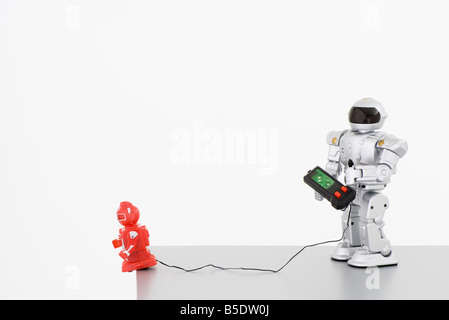 Spielzeugroboter mit Fernbedienung Roboter spielen Stockfoto
