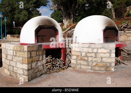 traditionelle Holzfeuerungen Flasche Brennofen außerhalb das Country House Museum ein Geschäft mit handgemachte Keramik Ayia Napa Zypern Stockfoto