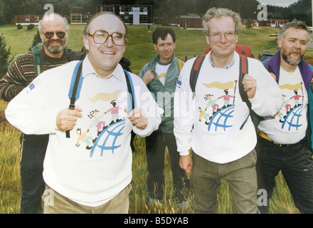 Schatten Kanzler John Smith MP führt die erste Besteigung des Parlamentarischen Labour Party Mountaineering Club. Sie waren 3000 Fuß Bynack mehr im Loch Morlich in der Nähe von Aviemore. Links nach rechts: Elder Murray, John Smith, Douglas Boynton, Chris Smith und Alan Howarth; 1991; Stockfoto