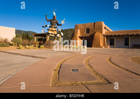 Apache Mountain Spirit Dancer Skulptur, New Mexico Museum, Museum Hill, Stadt Santa Fe, New Mexico Stockfoto