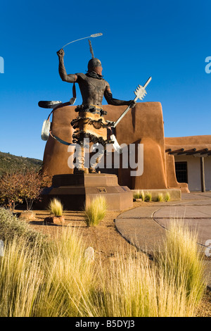 Apache Mountain Spirit Dancer Skulptur, New Mexico Museum, Museum Hill, Stadt Santa Fe, New Mexico Stockfoto