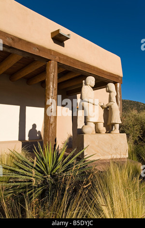 Gemeinsames Wissen Skulptur von Doug Hyde, Museum für indische Kunst & Kultur, New-Mexico Museum, Museum Hill in New Mexico Stockfoto