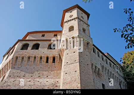 die 14. Jahrhundert historischen Mauern von der schönen Hilltown von Jesi in Le Marche, Italien sind auf römischen Fundamenten erbaut. Stockfoto