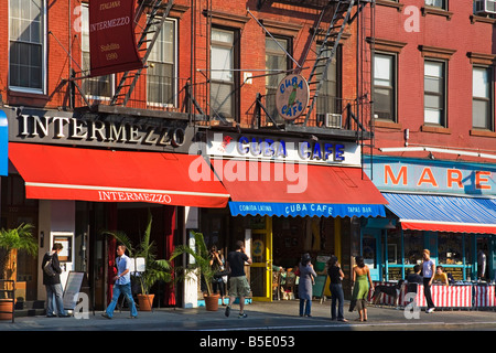 Restaurants auf der 8th Avenue im Stadtteil Chelsea, Midtown Manhattan, New York City, USA, Nordamerika Stockfoto