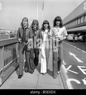 Pop-Gruppe The Sweet am Flughafen London.  Juni 1975 Stockfoto