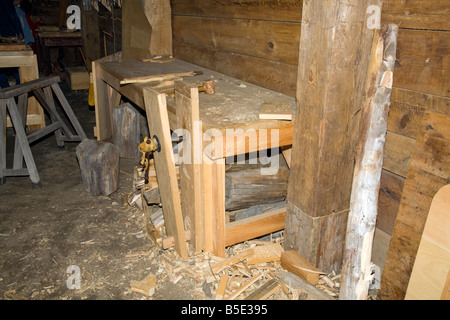 Primitive Hand Holzbearbeitungswerkzeugen wie von Huron-Indianern in 1650-1700 auf dem Display an Saint-Marie unter den Huronen in Midland Ont verwendet Stockfoto