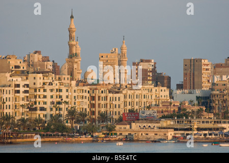 Sonnenaufgang auf der Abu El Abbas El Mursi Moschee an der Corniche in Alexandria Ägypten Stockfoto