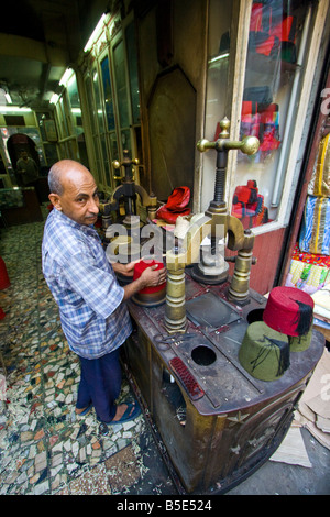 Hüte machen im islamischen Kairo letzte Tarbusch Hutmacher in Kairo Stockfoto