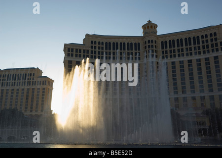 Das Bellagio Hotel mit seinen berühmten Brunnen, Strip (Las Vegas Boulevard), Las Vegas, Nevada, USA, Nordamerika Stockfoto