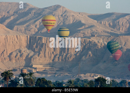 Fahrt mit dem Heißluftballon über die West Bank in Luxor Ägypten Stockfoto