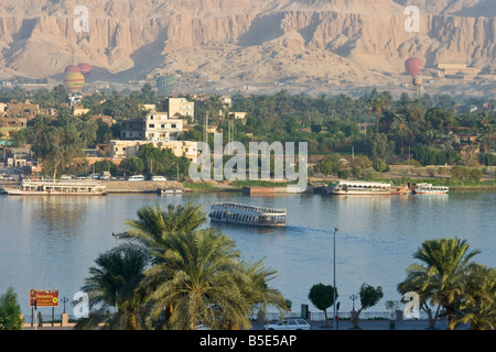 Fahrt mit dem Heißluftballon über die West Bank in Luxor Ägypten Stockfoto