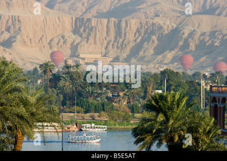 Fahrt mit dem Heißluftballon über die West Bank in Luxor Ägypten Stockfoto