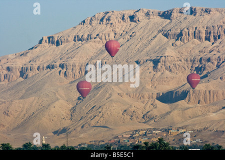 Fahrt mit dem Heißluftballon über die West Bank in Luxor Ägypten Stockfoto