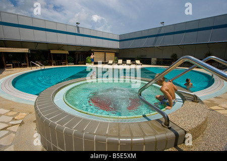 Genießen Sie den Pool in den internationalen Flughafen Changi in Singapur Stockfoto