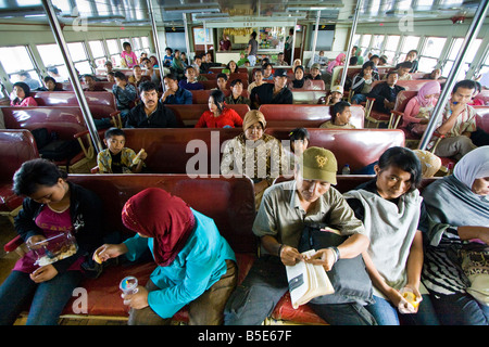 Fähre von Lombok, Sumbawa in Indonesien Stockfoto