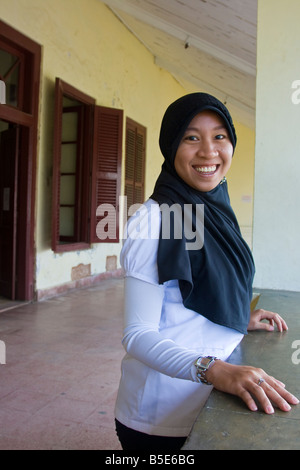 Junge Indonesierin in Fort Rotterdam in Makassar auf Sulawesi in Indonesien Stockfoto