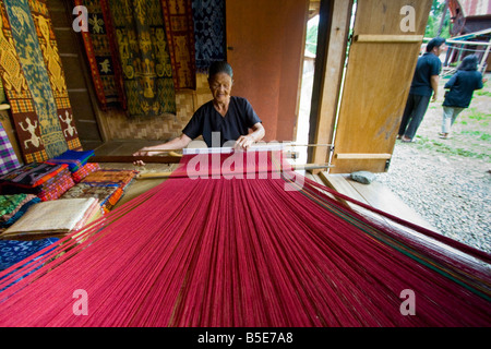 Ikat weben in Sadan Dorf in Tana Toraja auf Sulawesi in Indonesien Stockfoto