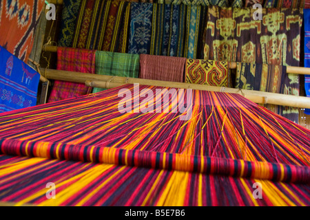 Ikat weben in Sadan Dorf in Tana Toraja auf Sulawesi in Indonesien Stockfoto