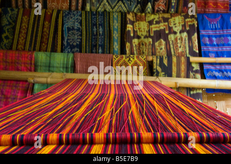 Ikat weben in Sadan Dorf in Tana Toraja auf Sulawesi in Indonesien Stockfoto