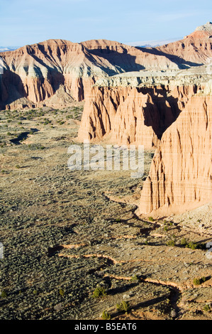 Am späten Nachmittag Licht auf den Sandstein Zinnen des Cathedral Valley im Capitol Reef National Park, Utah, USA, Nordamerika Stockfoto