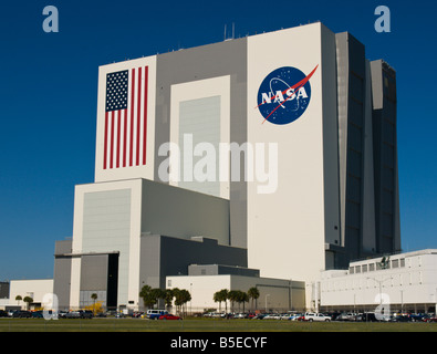 DAS SPACE SHUTTLE SETZT SICH HIER AM S KENNEDY SPACE CENTER IN FLORIDA IM VEHICLE ASSEMBLY BUILDING Stockfoto