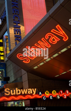 U-Bahn Eingang, Times Square, Midtown Manhattan, New York City, New York, USA, Nordamerika Stockfoto