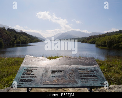 Brynrefail Gwynedd North Wales UK Informationstafel für Ansicht Llyn Padarn See entlang von Stift Llyn in Snowdonia "Nationalpark" Stockfoto