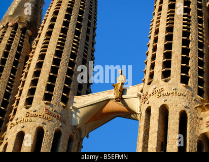 Statue des auferstandenen Jesus Christus, der Sagrada Familia (Expiatory Tempel der Heiligen Familie) in Barcelona, Katalonien, Spanien Stockfoto