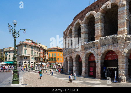 Die Arena (Amphitheater) in Piazza Bra, Verona, Veneto, Italien Stockfoto