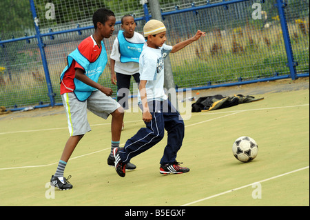 Fußballtraining mit Bolton Wonderers für einheimische Kinder, Bolton, größere Manchester, UK Stockfoto