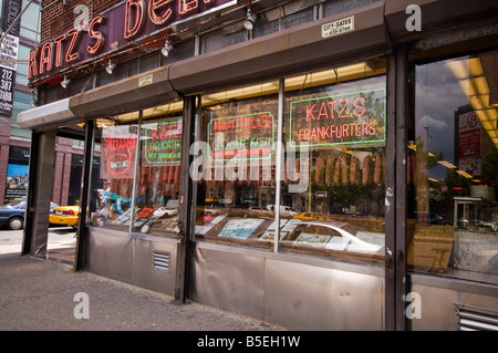 Katz s Deli berühmt für heiße Pastrami und Roggen New York USA Stockfoto