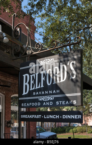 Melden Sie sich für traditionelles Restaurant im Stadtmarkt, Historic District, Savannah, Georgia, USA Stockfoto